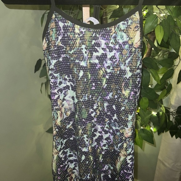LULULEMON Power Y Floral Tank in Gator Green Size 4 - Picture 4 of 9